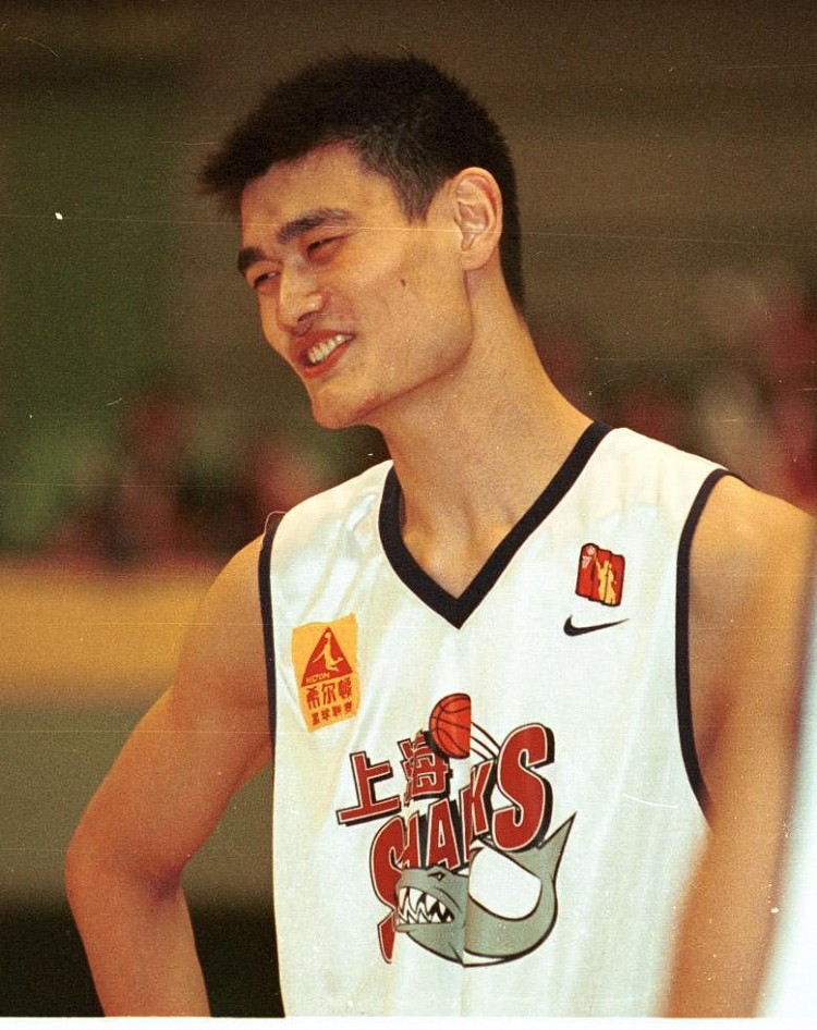 北京单场-2002年的今天：姚明季后赛砍35分24板大号两双 率领上海击败吉林